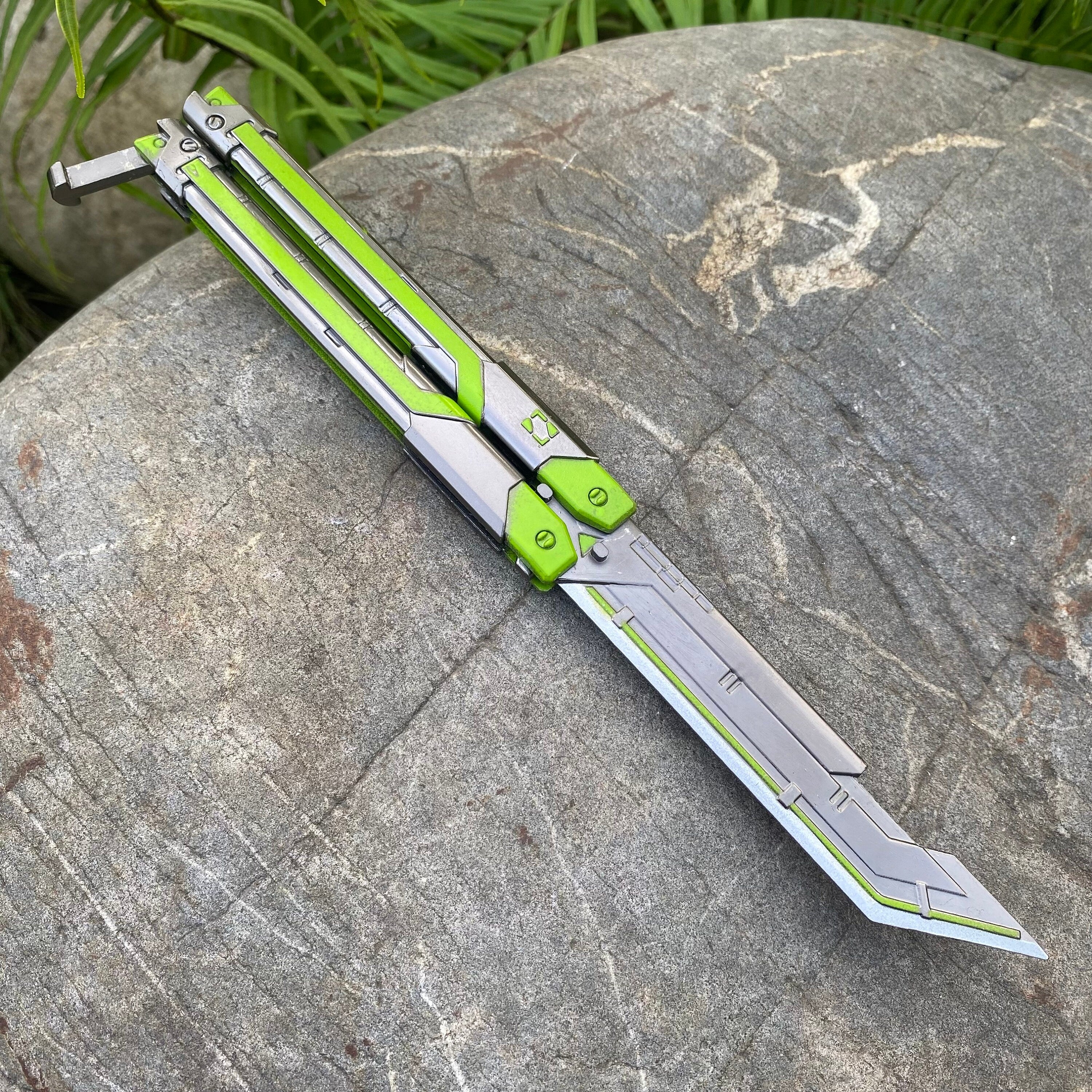 Luminesce Vert Butterfly Knife